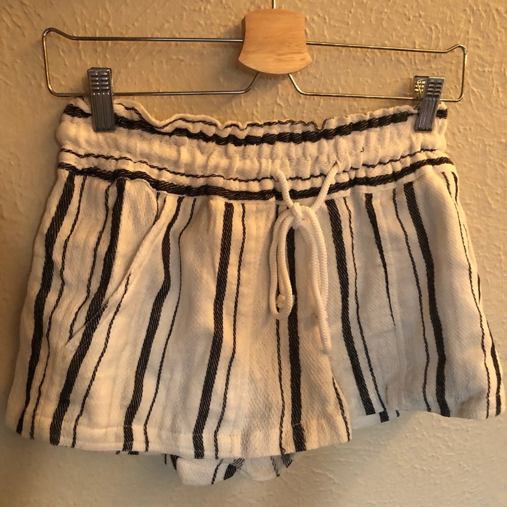 Raya Sun Shorts Small NWT